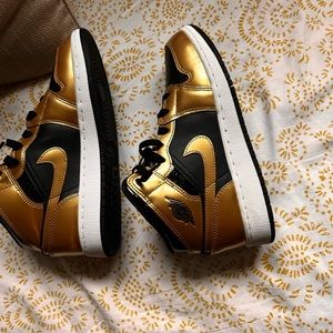 Brand new. Never worn.